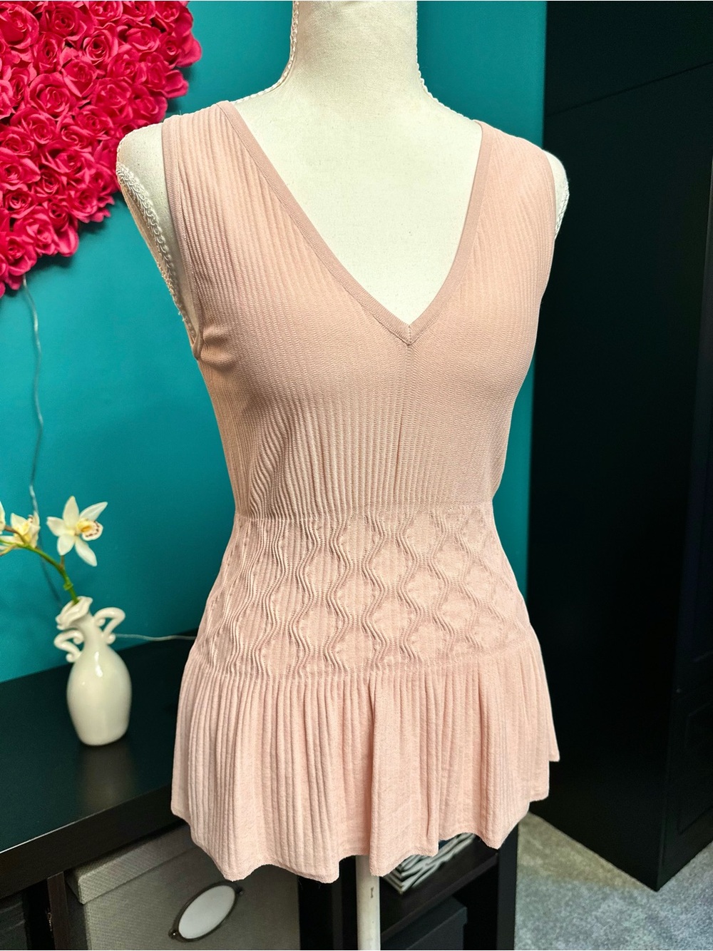 White House Black Market Blush Pink Sleeveless V-Neck Knit Top